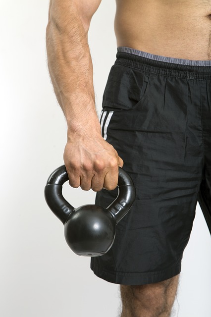 Bild Quelle: https://pixabay.com/de/kettlebell-arm-starken-arm-sport-1203889/